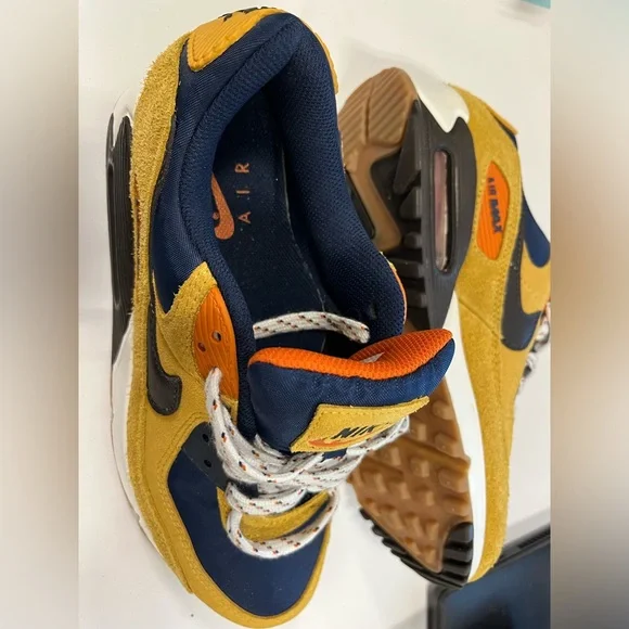 NIKE AIR MAX 'BUCKTAN TEAM NAVY only wore ONCE no box - Picture 4 of 5